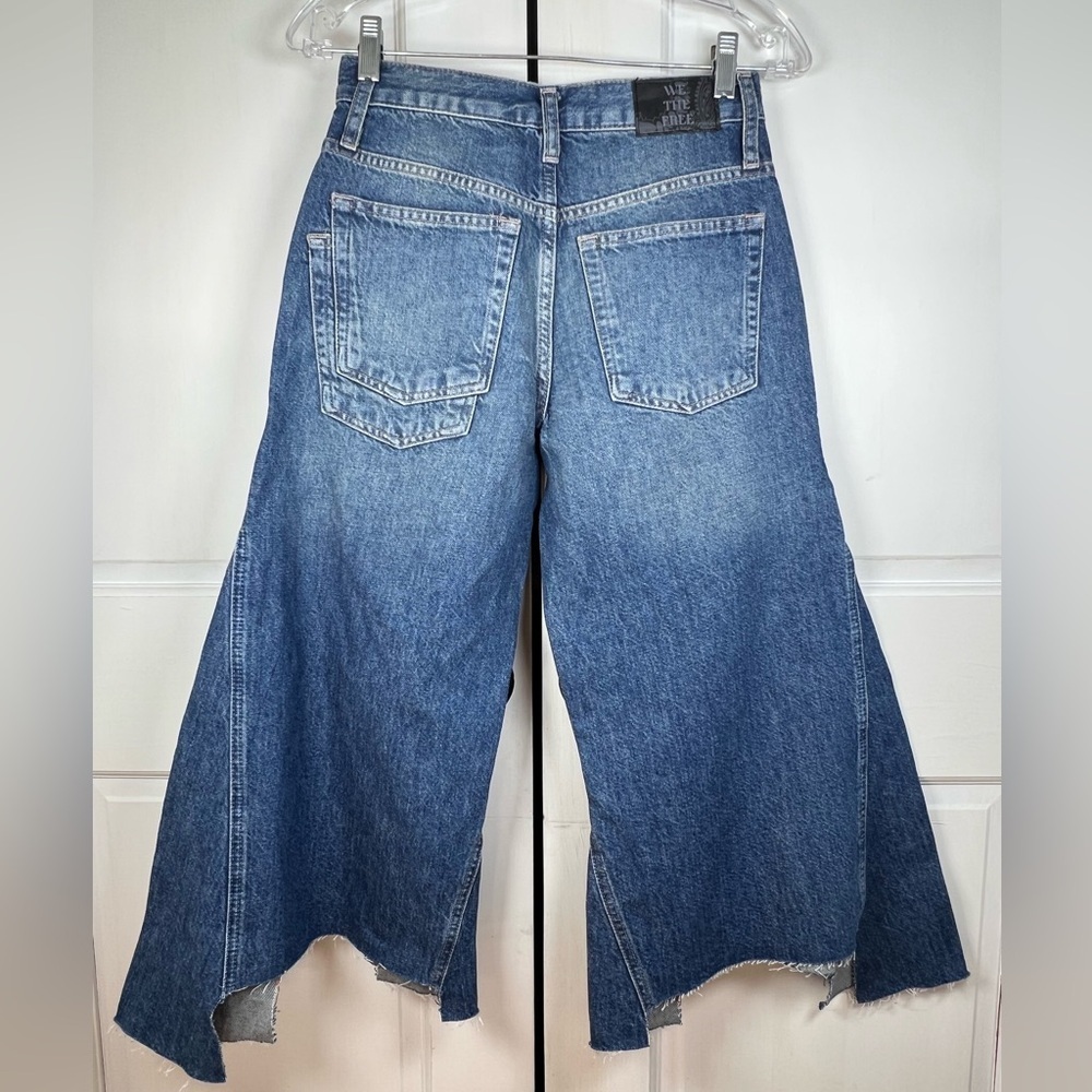 We The Free Ripple Wide Leg Crop Jeans unique design and frayed hems - Picture 3 of 8